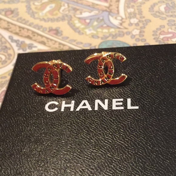 CHANEL Jewelry - Chanel gold earrings